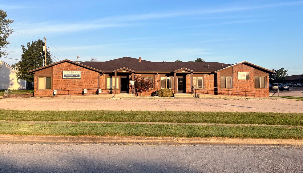 2951 SW Wanamaker Dr, Topeka, KS à louer - Photo de l’immeuble – Image 1 sur 3