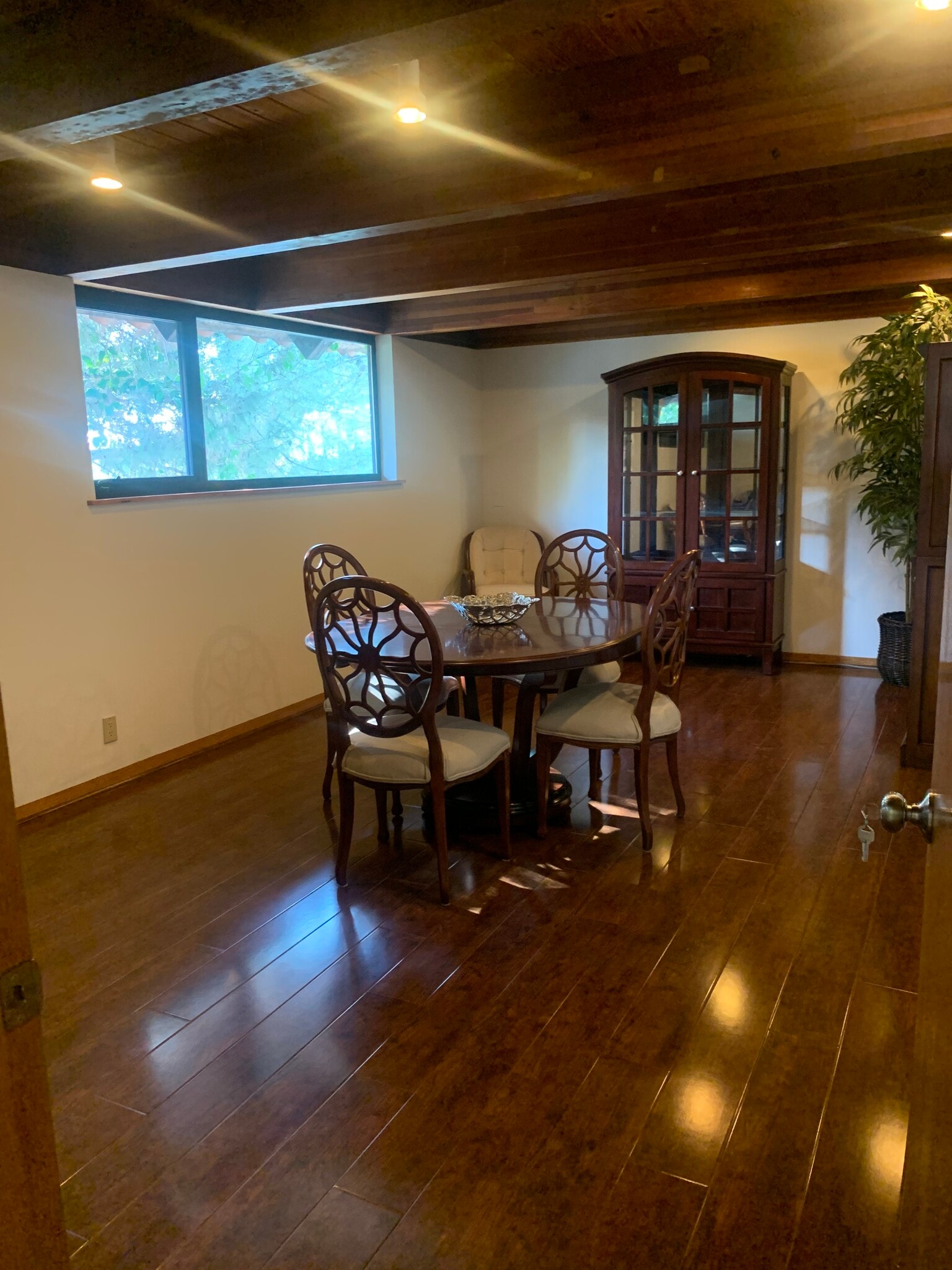 479 S Marengo Ave, Pasadena, CA à louer Photo de l’immeuble– Image 1 sur 1