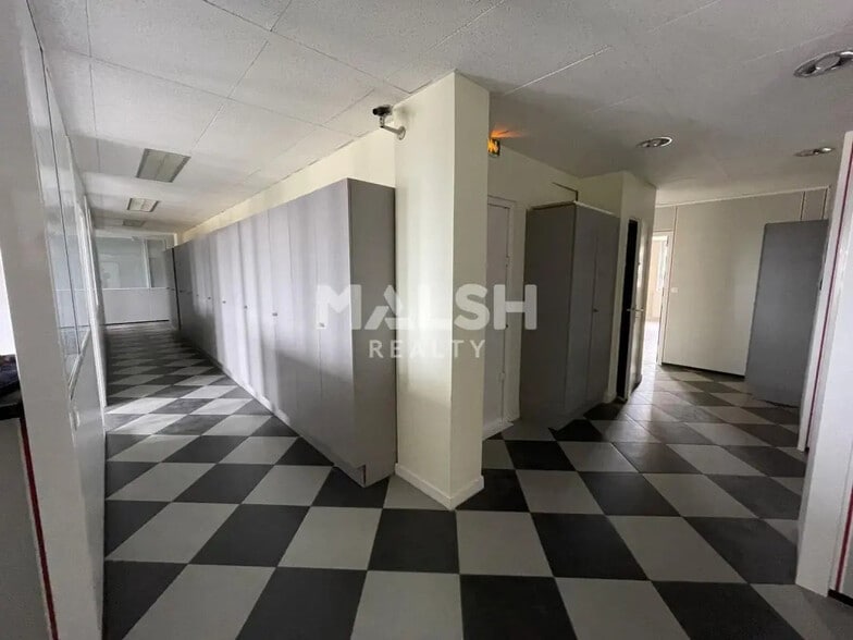 Bureau dans Roanne à louer - Photo de l’immeuble – Image 3 sur 14