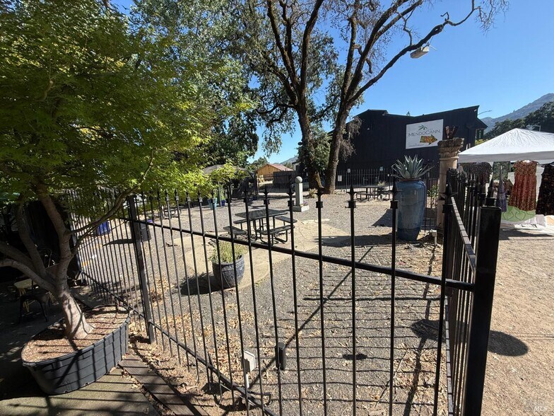 13281 US 101, Hopland, CA à vendre - Autre – Image 1 sur 3