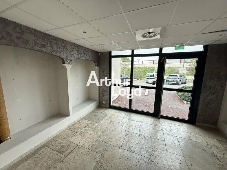 Local commercial dans Puget-sur-Argens à louer - Photo intérieure – Image 1 sur 4