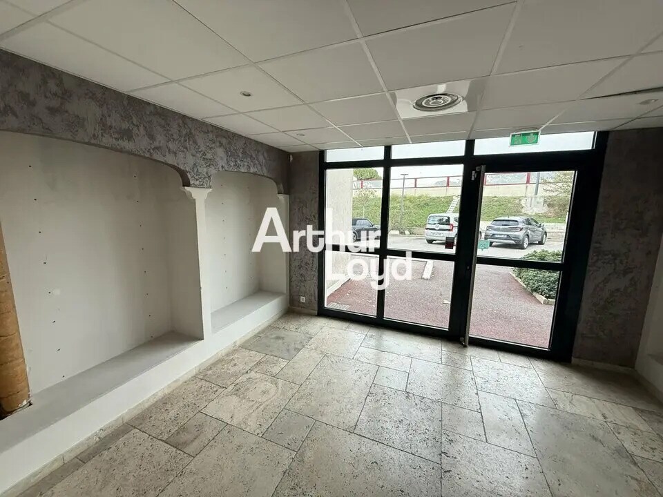 Local commercial dans Puget-sur-Argens à louer Photo intérieure– Image 1 sur 5