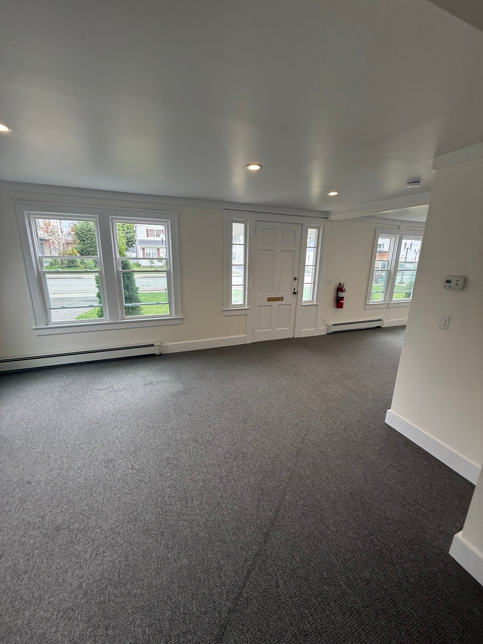 128 N Ocean Ave, Patchogue, NY à louer Photo intérieure– Image 1 sur 9
