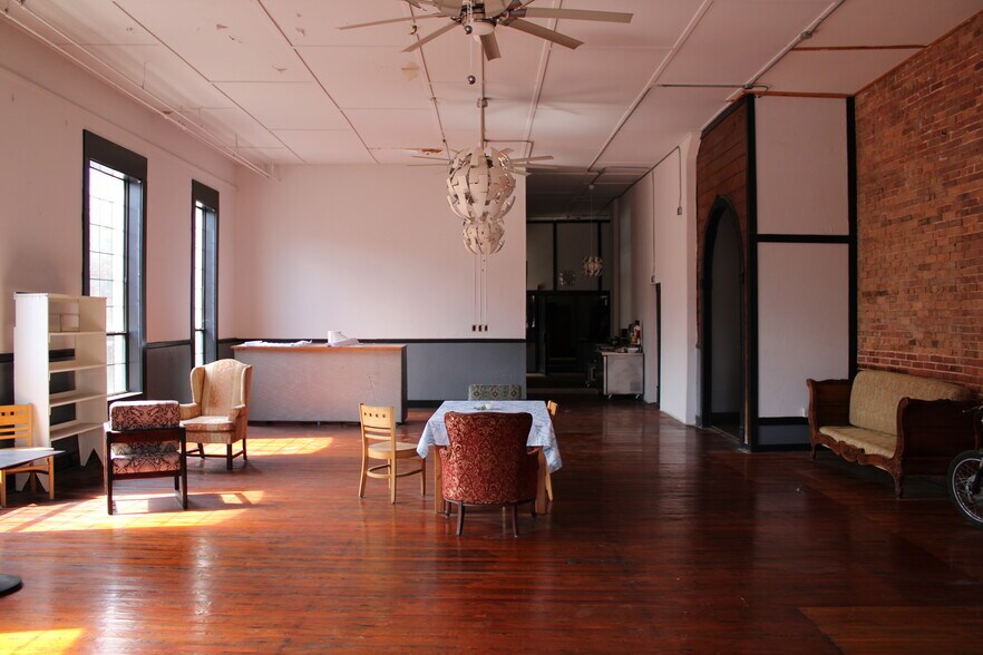 330 E Main St, Nacogdoches, TX à vendre - Photo intérieure – Image 2 sur 12