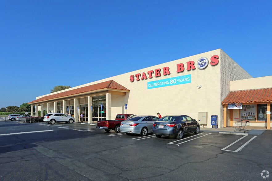 2360-2390 N Tustin Ave, Santa Ana, CA à louer - Photo de l’immeuble – Image 2 sur 12