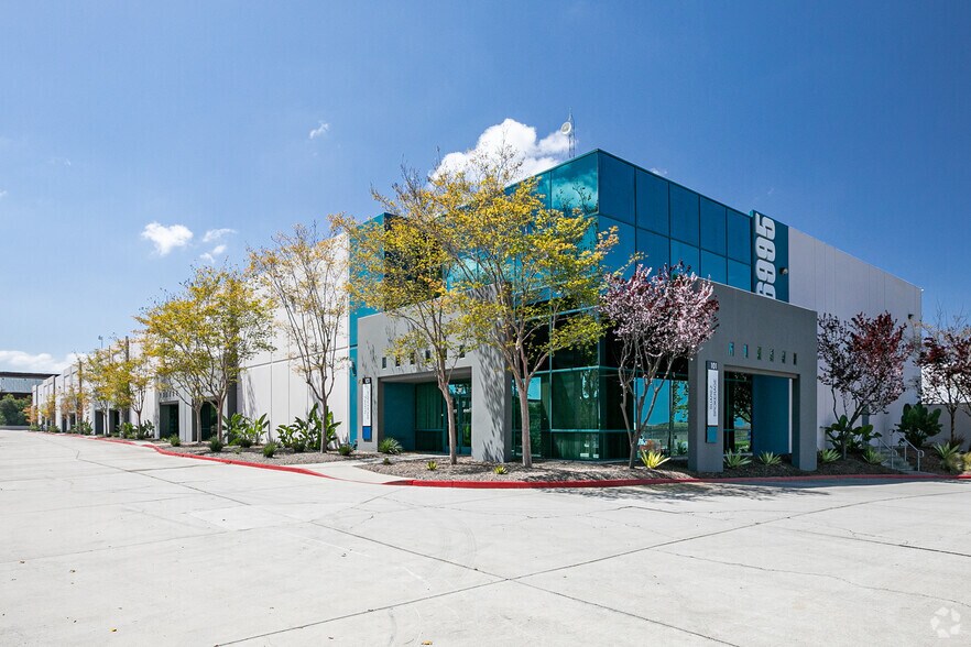 6995 Calle De Linea, San Diego, CA à louer - Photo de l’immeuble – Image 2 sur 7