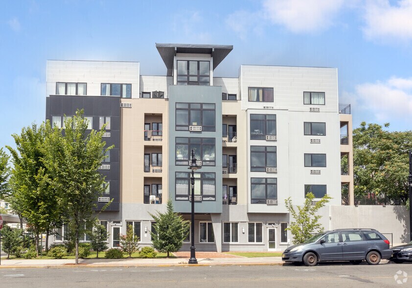 148-158 E 2nd St, Plainfield, NJ à vendre - Photo de l’immeuble – Image 2 sur 16
