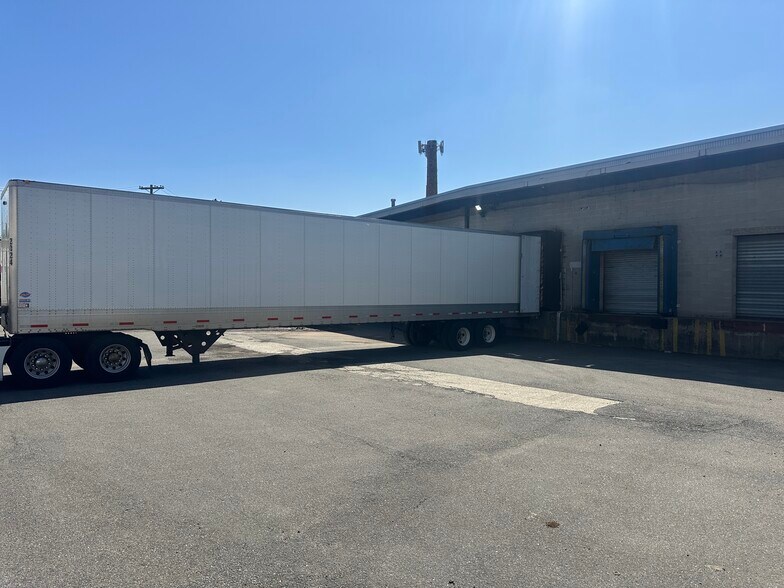 59 E 1st St, Bayonne, NJ à vendre - Photo de l’immeuble – Image 2 sur 5