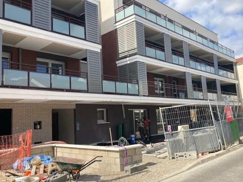 Local commercial dans Fontenay-sous-Bois à louer - Photo de la construction – Image 1 sur 11