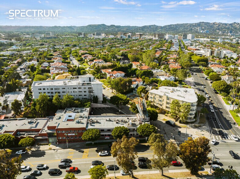 9701 W Pico Blvd, Los Angeles, CA à louer - Photo de l’immeuble – Image 2 sur 3
