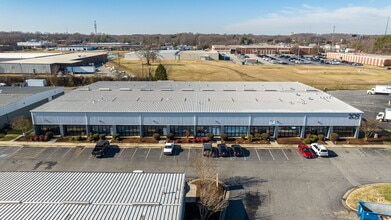 101 Creek Ridge Rd, Greensboro, NC à louer Photo intérieure– Image 1 sur 4