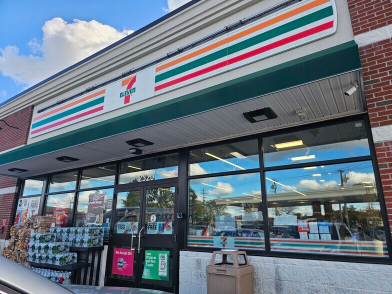 2320 Union Blvd, Bay Shore, NY à louer - Photo de l’immeuble – Image 2 sur 14