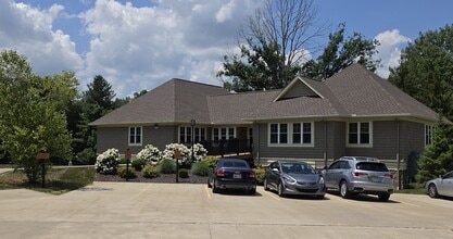 840 Rothrock Road, Fairlawn, OH à louer Photo de l’immeuble– Image 1 sur 5