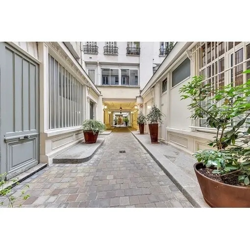 20-22 Rue Richer, Paris à vendre - Photo de l’immeuble – Image 3 sur 16