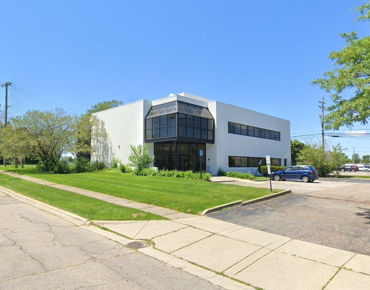 44060 Woodward Ave, Bloomfield Hills, MI à louer - Photo principale – Image 1 sur 24
