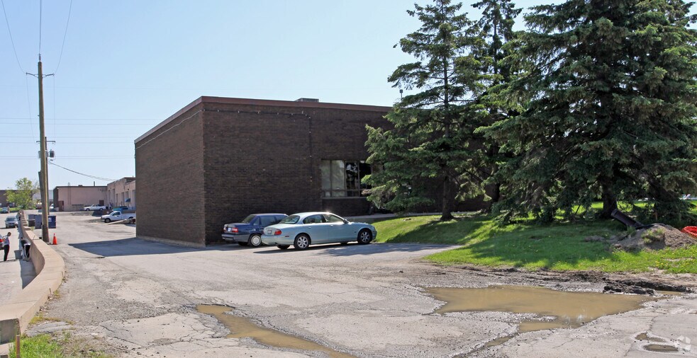 80 Esna Park Dr, Markham, ON à vendre - Photo de l’immeuble – Image 2 sur 2