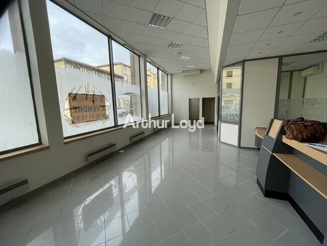 Plus de détails pour Local commercial à vendre