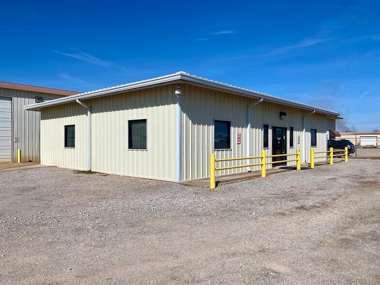 1206 SE 4th St, Lindsay, OK à vendre - Photo de l’immeuble – Image 2 sur 20