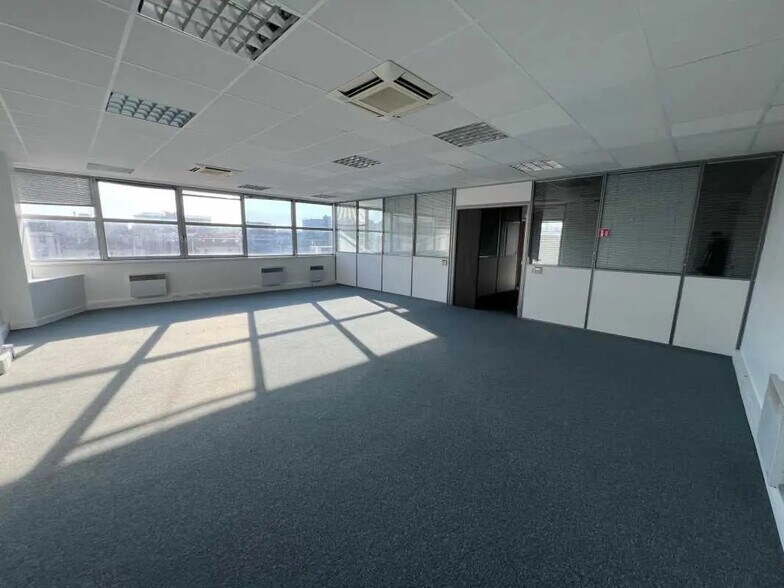 Bureau dans Alfortville à louer - Photo de l’immeuble – Image 1 sur 4