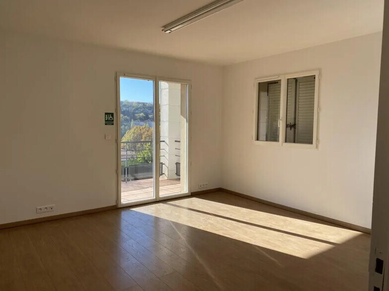 Bureau dans Grasse à louer - Photo de l’immeuble – Image 2 sur 3