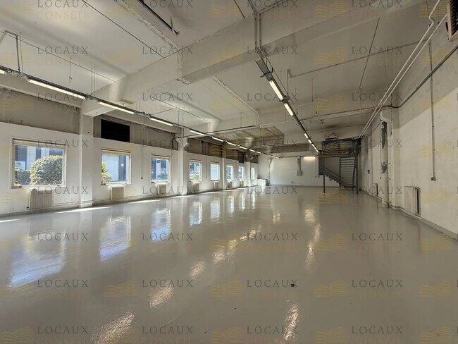Plus de détails pour Local d'activités à louer