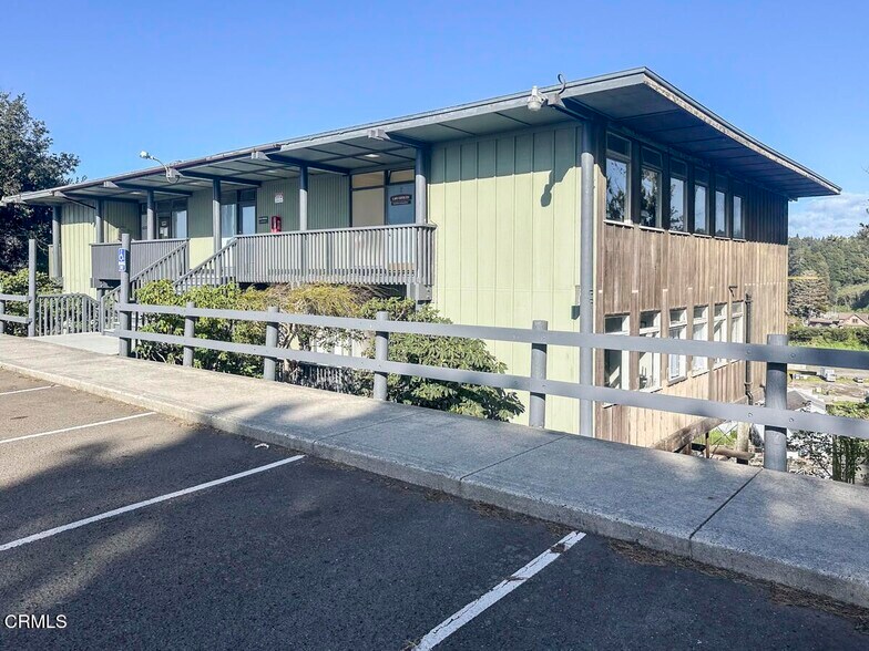 1102 S Main St, Fort Bragg, CA à vendre - Photo de l’immeuble – Image 2 sur 13