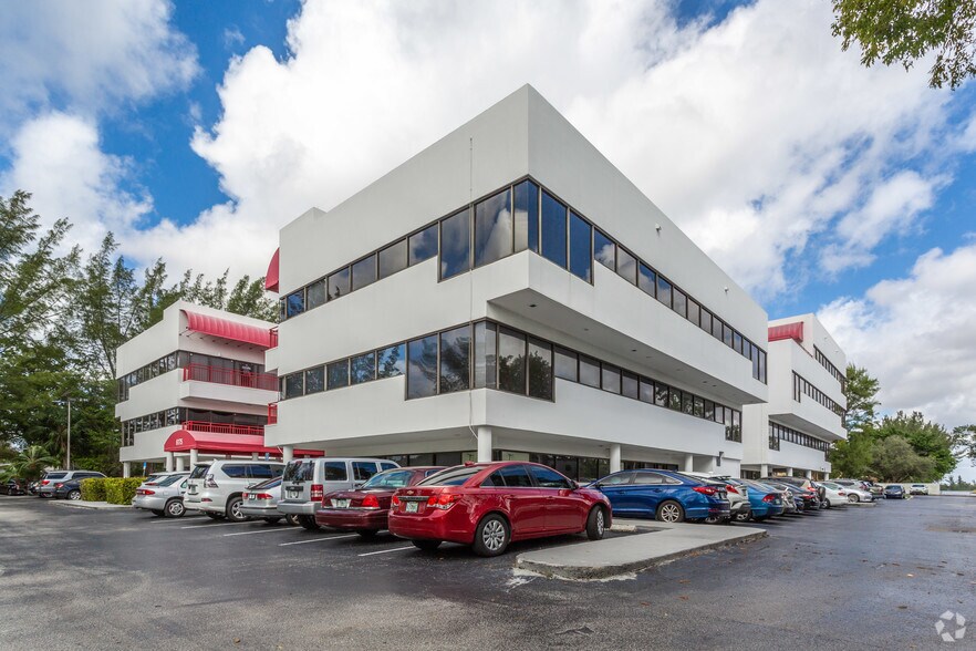 6175 NW 153rd St, Miami Lakes, FL à louer - Photo principale – Image 1 sur 7