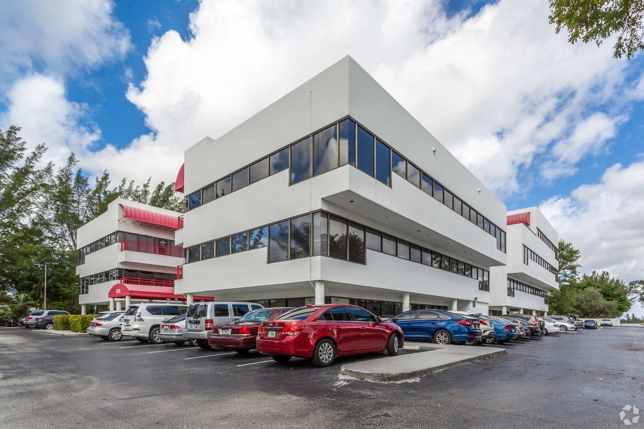 6175 NW 153rd St, Miami Lakes, FL à louer Photo de l’immeuble– Image 1 sur 15