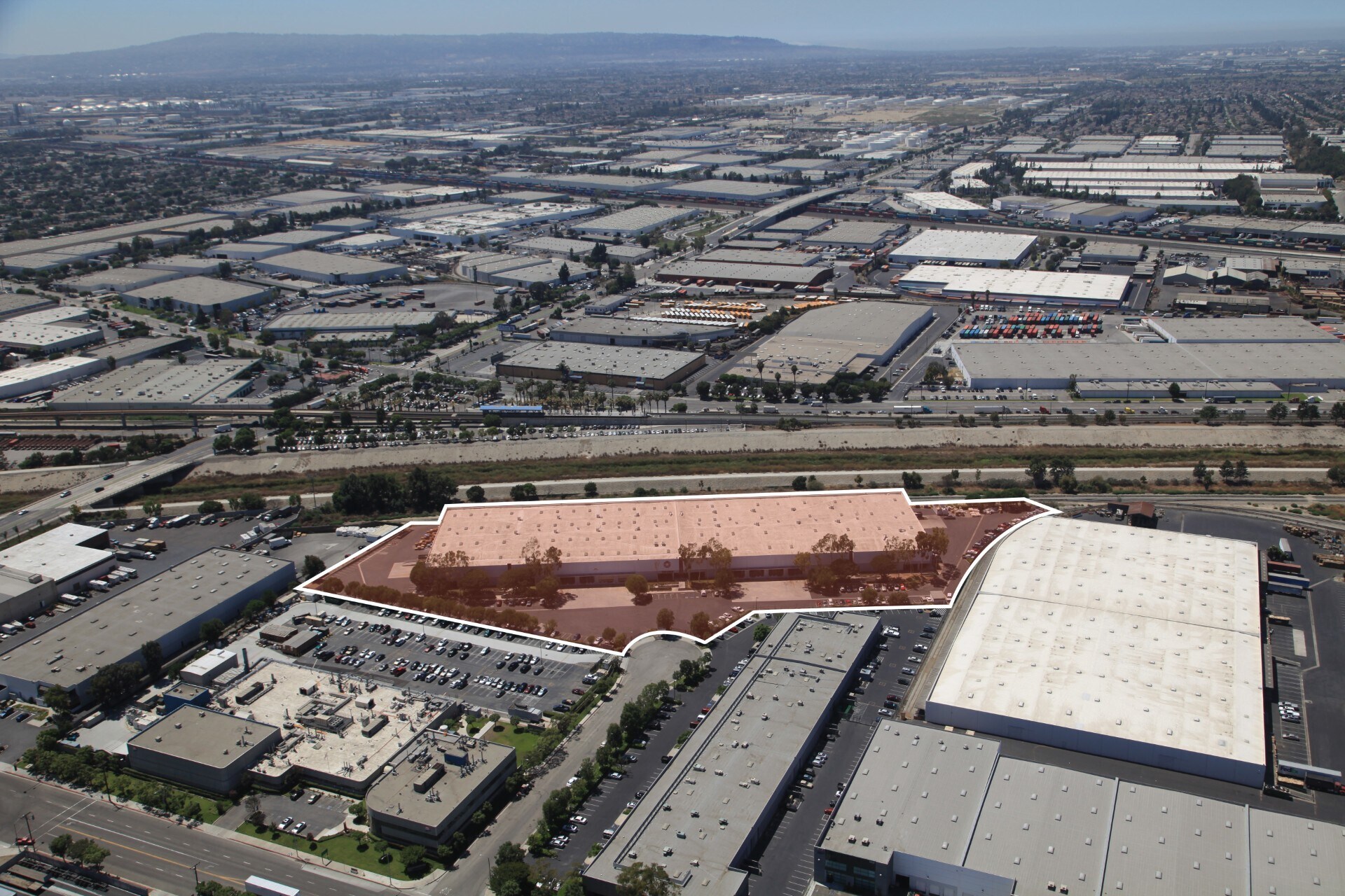 2910 E Pacific Commerce Dr, East Rancho Dominguez, CA à louer Photo principale– Image 1 sur 7