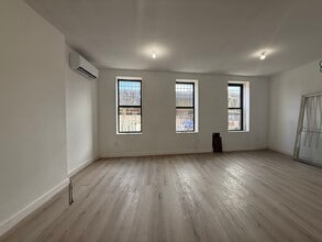 4704 New Utrecht Ave, Brooklyn, NY à louer Photo de l’immeuble– Image 2 sur 8