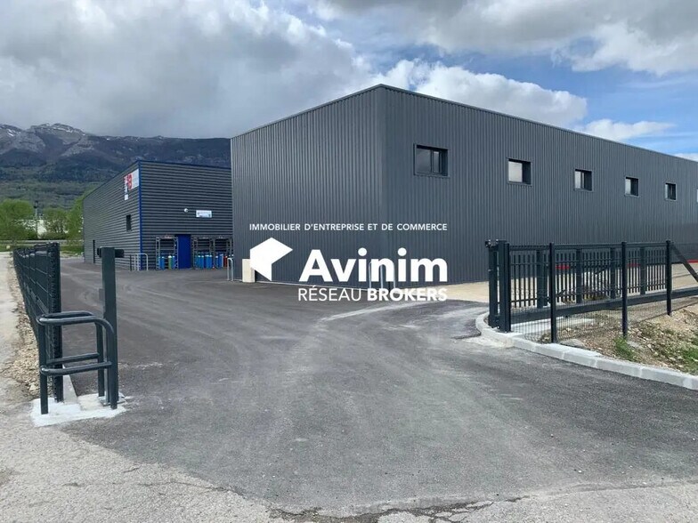 Industriel/Logistique dans Thoiry à vendre - Photo de l’immeuble – Image 2 sur 2