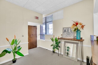 2058 14th Ave, Vero Beach, FL à louer Photo de l’immeuble– Image 2 sur 17