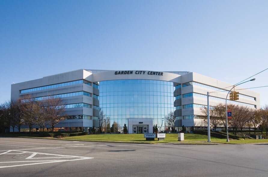 100 Quentin Roosevelt Blvd, Garden City, NY à louer - Photo de l’immeuble – Image 2 sur 2
