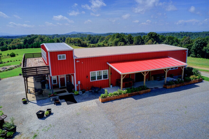 1426 Peter Mabe Rd, Danbury, NC à vendre - Photo de l’immeuble – Image 3 sur 6
