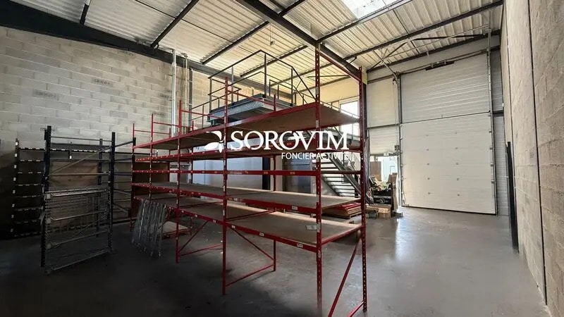 Bureau dans Décines-Charpieu à louer Photo intérieure– Image 1 sur 8