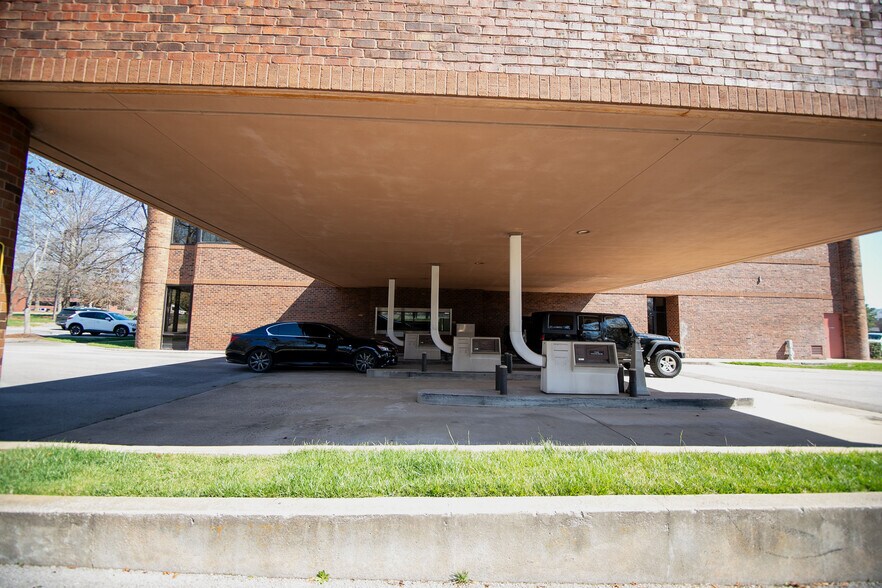 5121 Maryland Way, Brentwood, TN à louer - Photo de l’immeuble – Image 3 sur 9