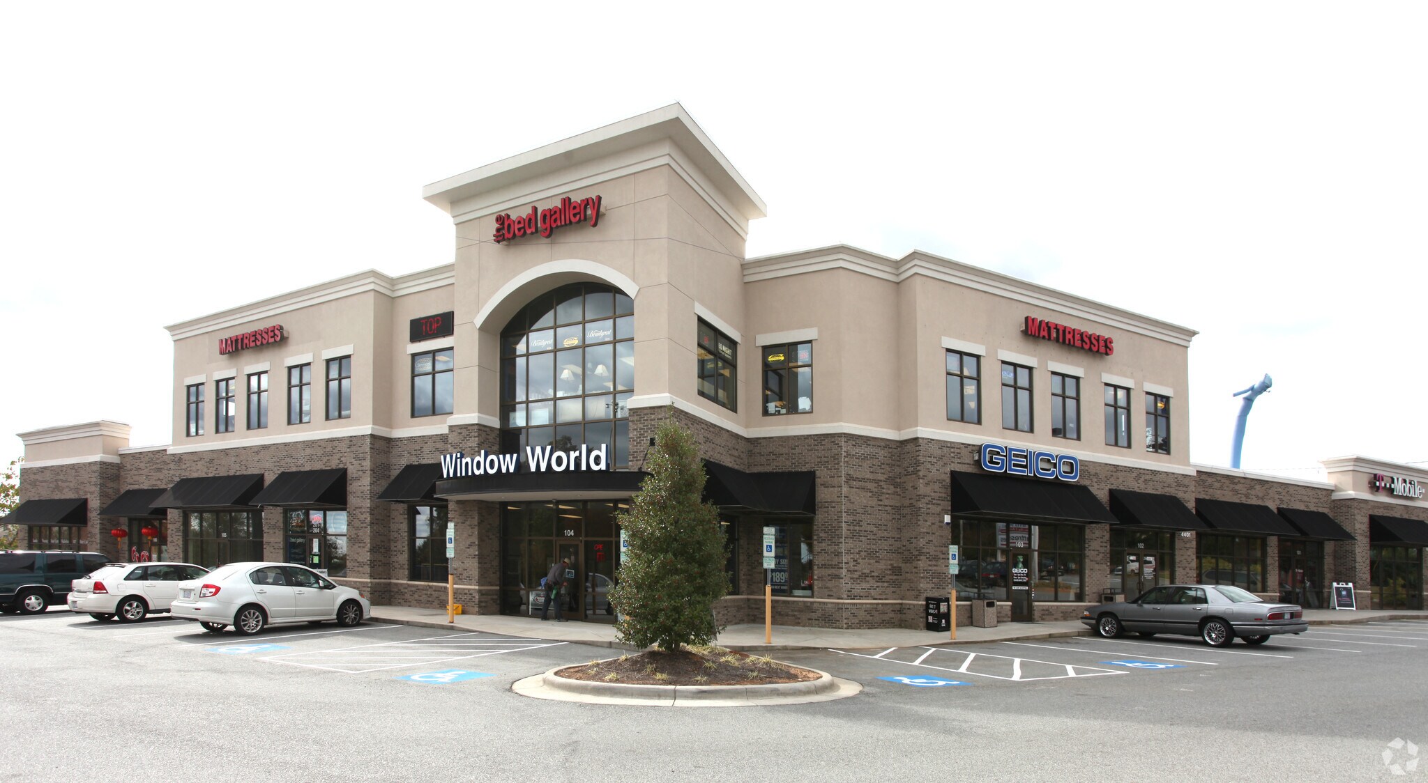 4401 W Wendover Ave, Greensboro, NC à louer Photo principale– Image 1 sur 7