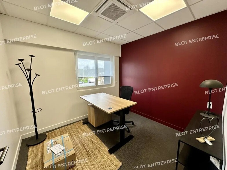 Bureau dans Redon à louer - Photo intérieure – Image 2 sur 8