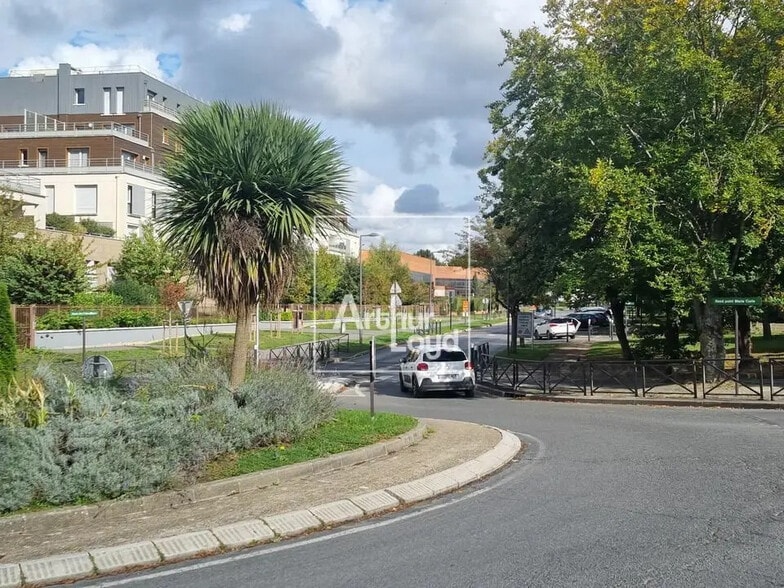 Bureau dans Lognes à louer - Photo de l’immeuble – Image 3 sur 5