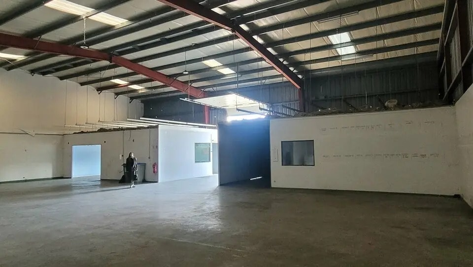 Local d’activités dans Barentin à louer - Photo de l’immeuble – Image 3 sur 5