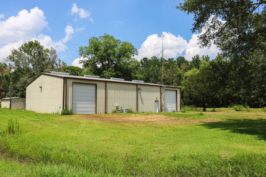 36 Private Road 6245, Dayton, TX à louer - Photo de l’immeuble – Image 3 sur 13