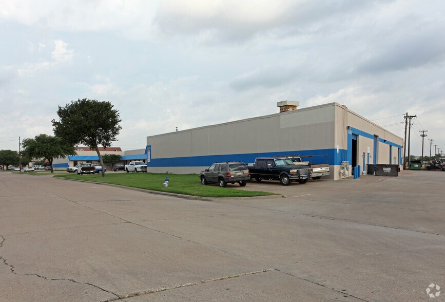 1420 Century Dr, Carrollton, TX à louer - Photo de l’immeuble – Image 3 sur 8