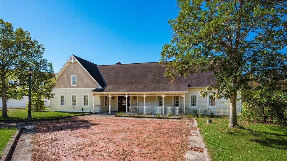 5825 Raiders Rd, Frazeysburg, OH à vendre - Photo principale – Image 1 sur 1