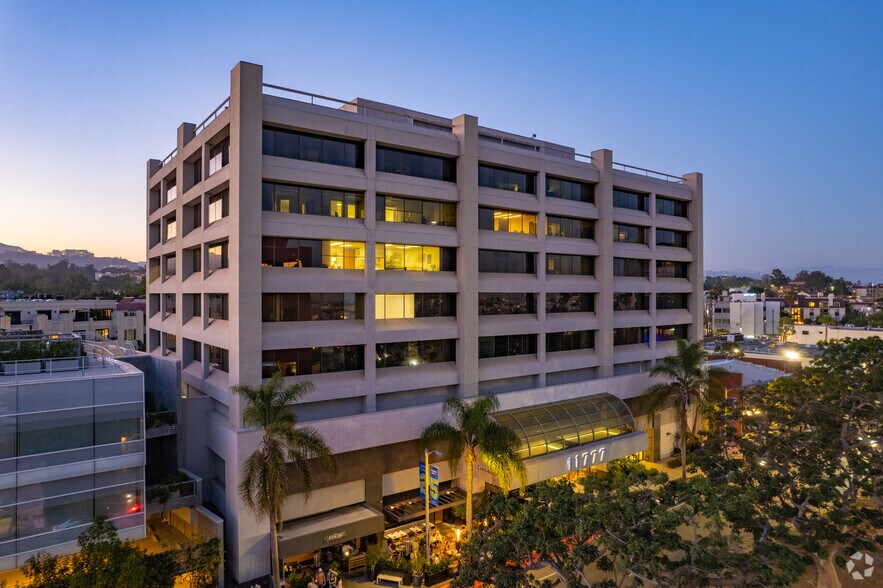 11777 San Vicente Blvd, Los Angeles, CA à louer - Photo de l’immeuble – Image 1 sur 24