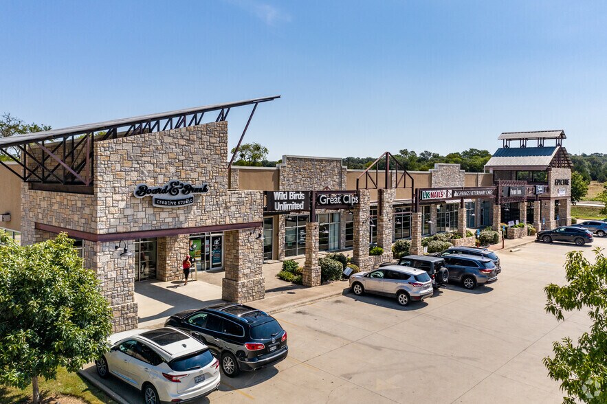 333 US HWY 290 E, Dripping Springs, TX à louer - Photo de l’immeuble – Image 1 sur 3