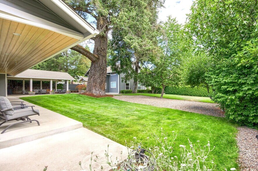 111 Cedar St, Rogue River, OR à vendre - Photo de l’immeuble – Image 3 sur 56