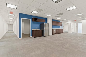 7918 Jones Branch Dr, McLean, VA à louer Photo intérieure– Image 1 sur 6