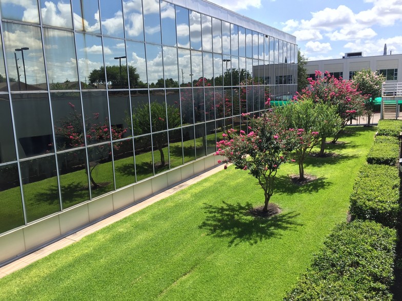 9703 Richmond Ave, Houston, TX à louer - Photo de l’immeuble – Image 3 sur 7