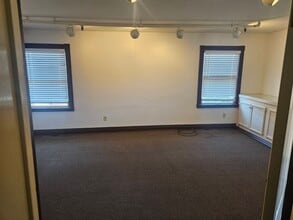 659 Cherry St, Santa Rosa, CA à louer Photo intérieure– Image 2 sur 5