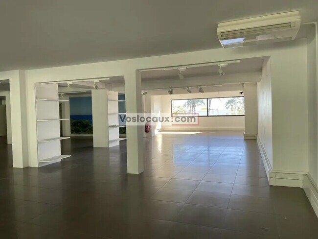 Plus de détails pour Local commercial à louer